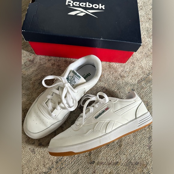Reebok Club Memt White Sneakers, women’s US size 8, only worn once! - Picture 1 of 6